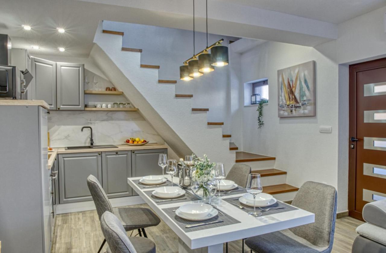 Appartamento Su Casa - At Kastela Oldtown Esterno foto